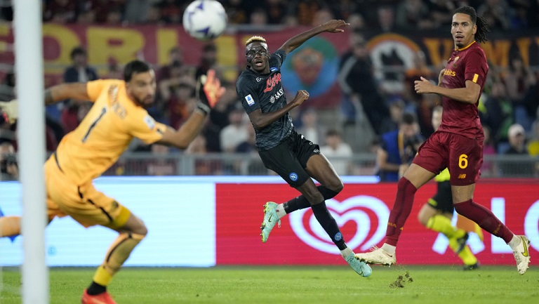 Napoli bat la Roma et continue sa série de 11 rounds sans défaite